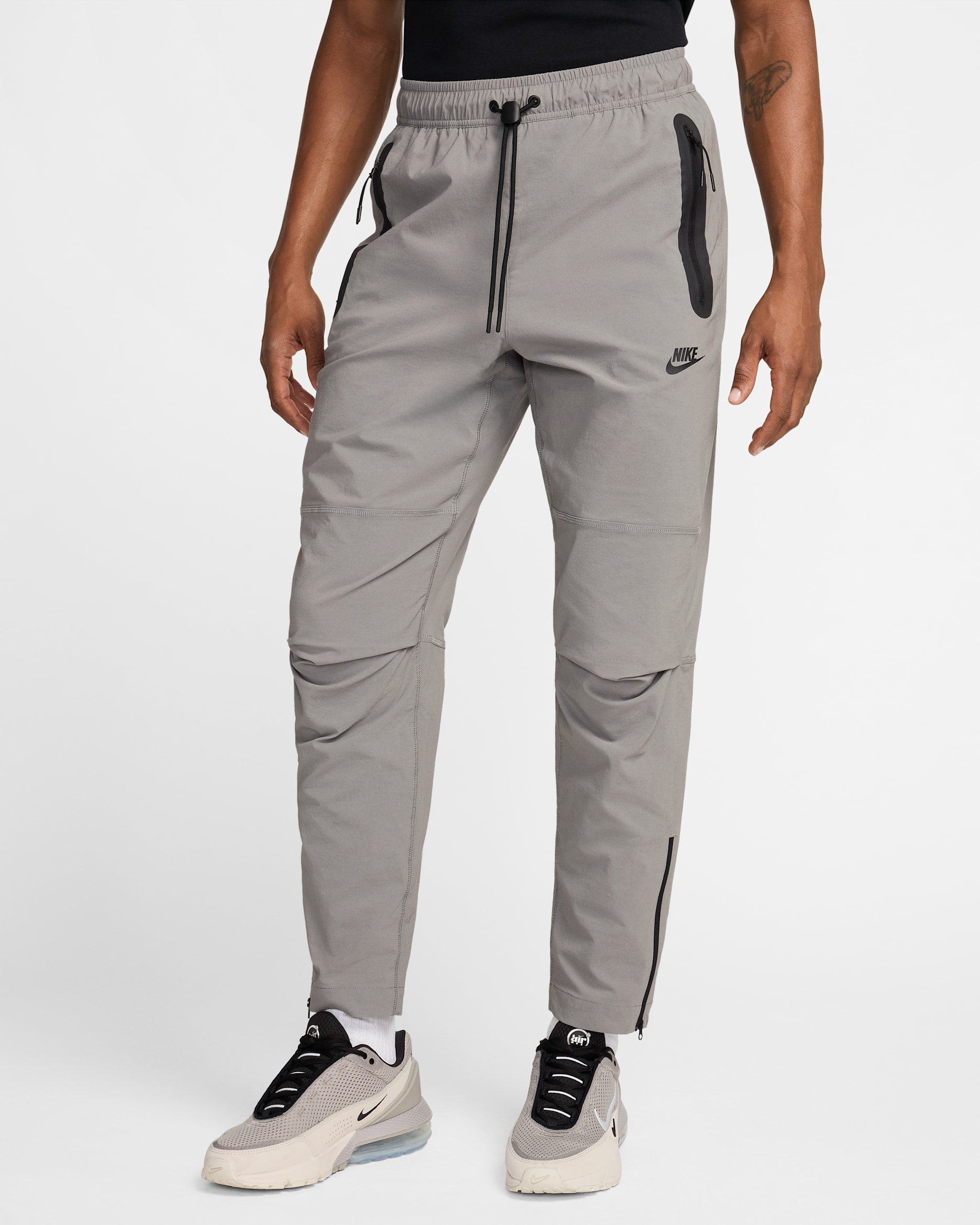 Nike Tech Men's Woven Trousers. Nike LU